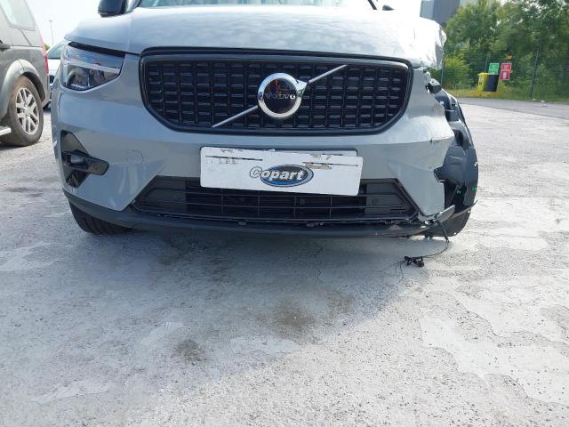 2025 VOLVO XC40 + B4