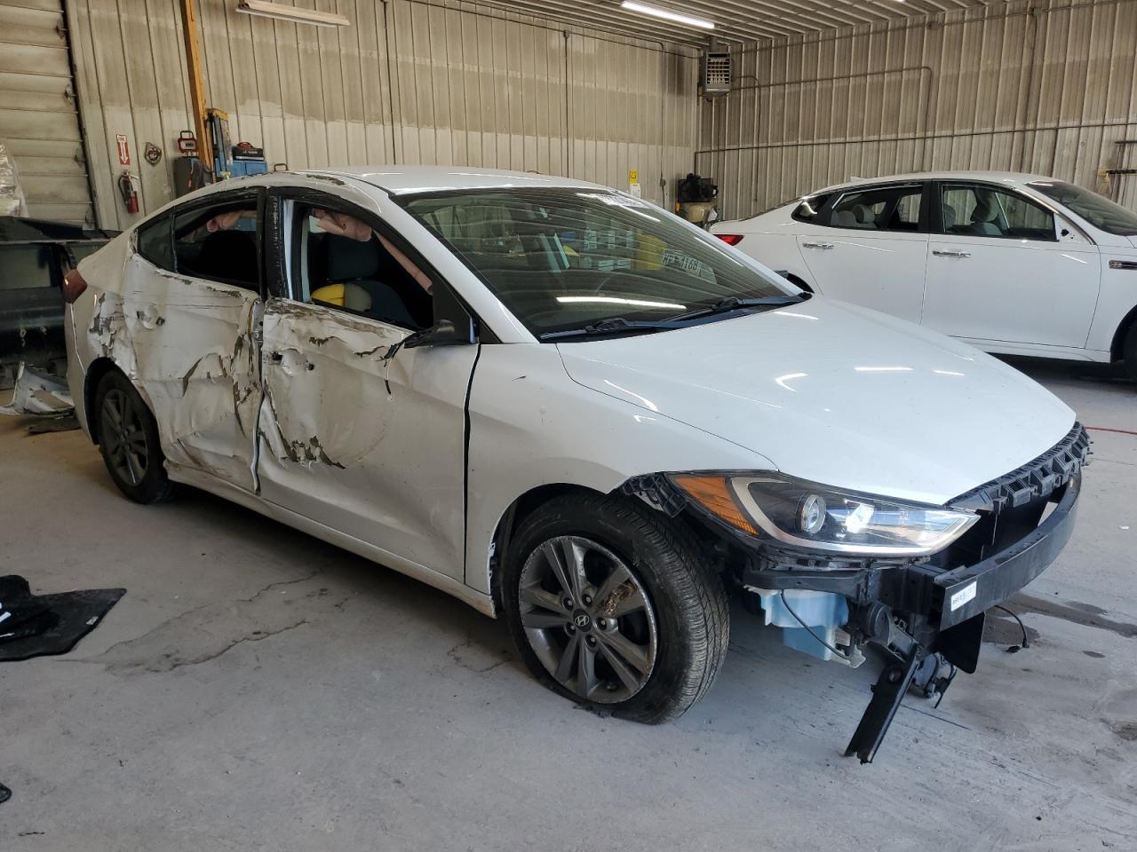 HYUNDAI ELANTRA 2018 VIN 5NPD84LF2JH250720 zdjęcie 4