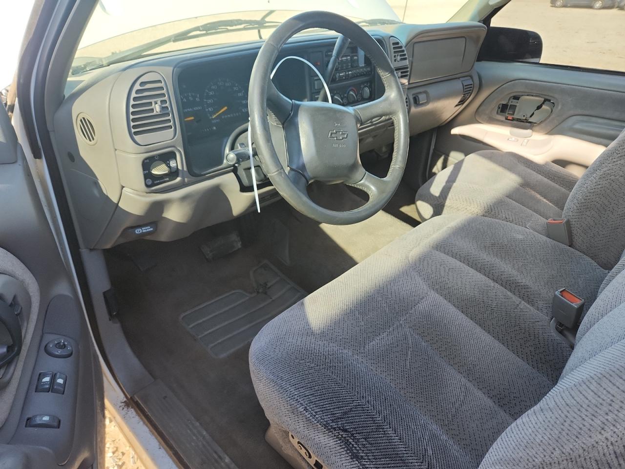 1998 Chevrolet Gmt-400 K1500 VIN: 2GCEK19M8W1230250 Lot: 61401975