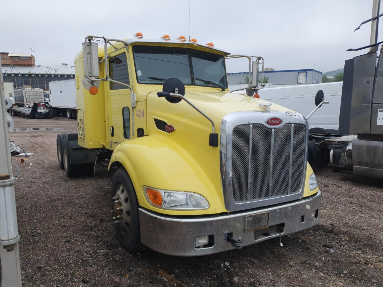 2013 Peterbilt 384 Semi Truck for Sale in Colorado Springs, CO - Side