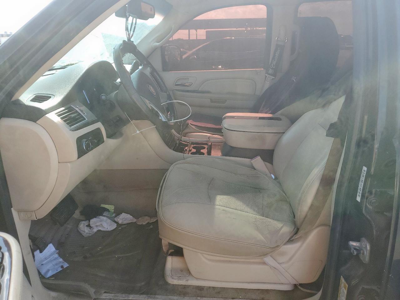 2008 Cadillac Escalade Luxury VIN: 1GYEC63808R234464 Lot: 61203135