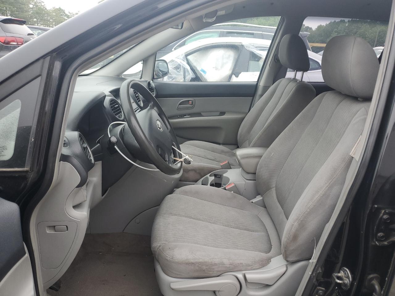 2007 Kia Rondo Base VIN: KNAFG525077079616 Lot: 60249935