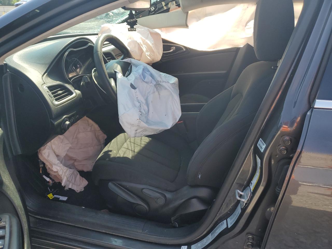 2015 Chrysler 200 Limited VIN: 1C3CCCAB1FN536736 Lot: 80633655