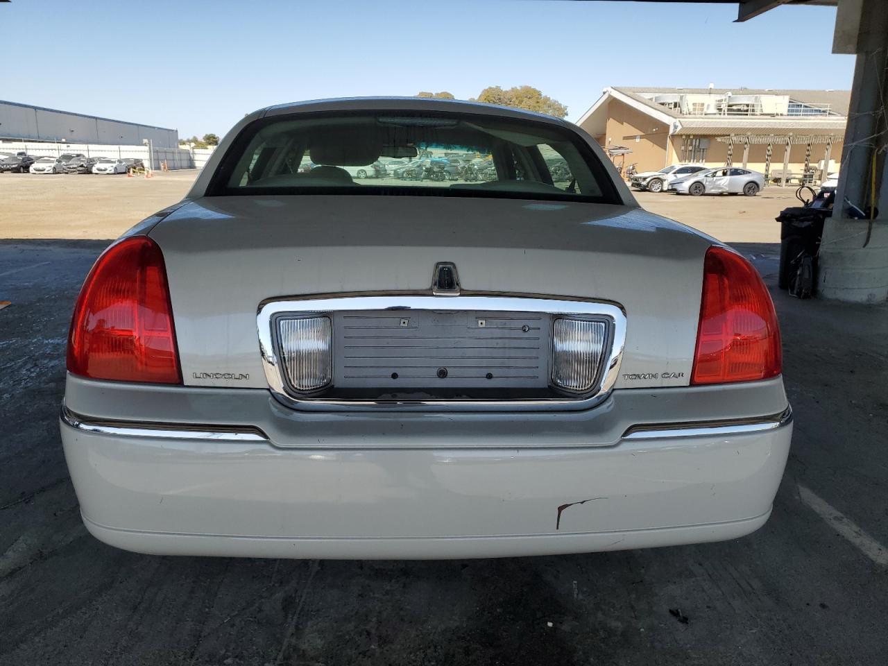 2006 Lincoln Town Car Signature Limited VIN: 1LNHM82W26Y642801 Lot: 63271385