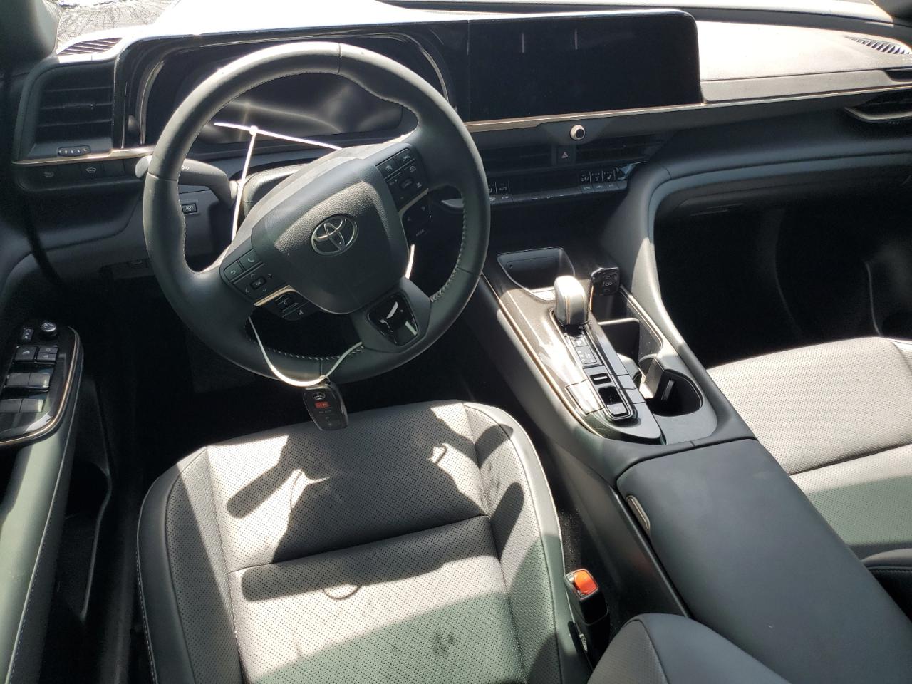 TOYOTA CROWN XLE 2025 VIN JTDAAAAFXS3033616 zdjęcie 8