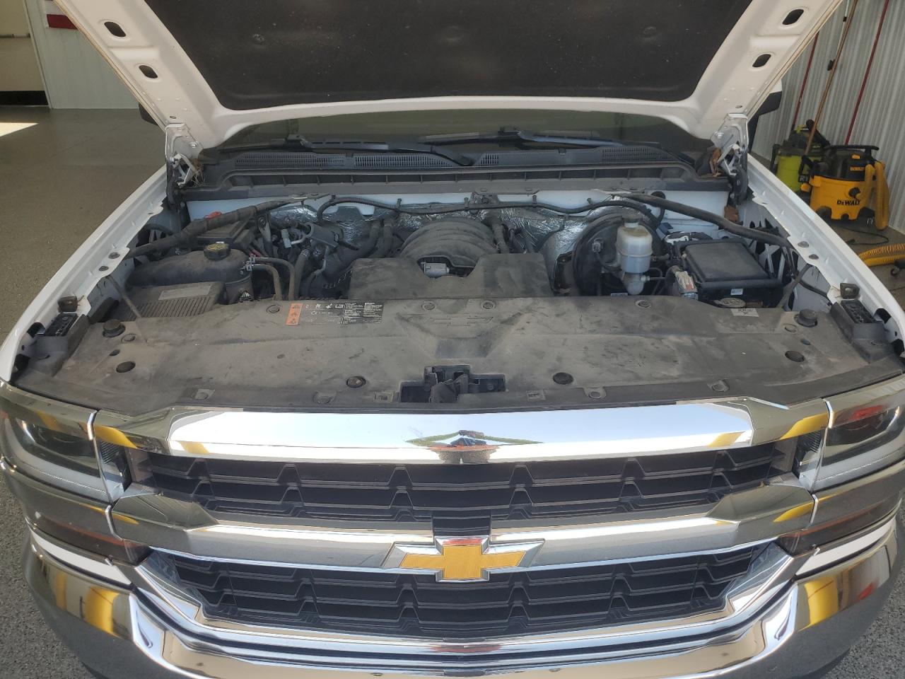 2018 Chevrolet Silverado K1500 Lt VIN: 1GCVKREH2JZ219431 Lot: 61997895