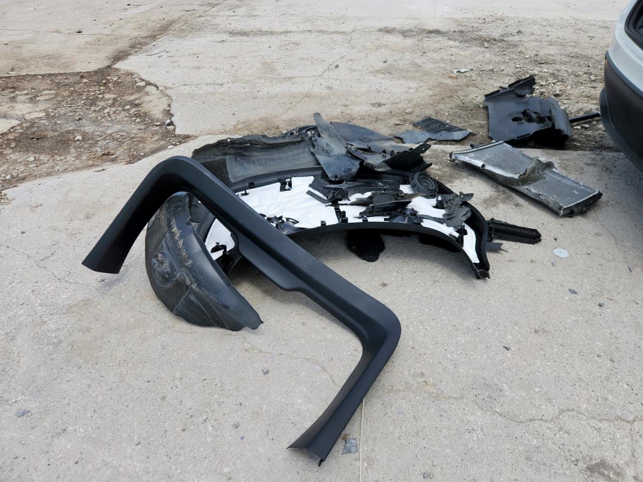 2023 Tesla Model Y VIN: 7SAYGDEE2PA072324 Lot: 61004685