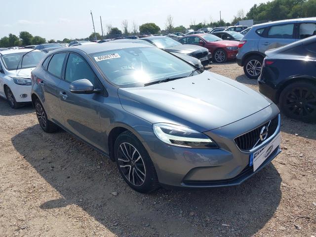2018 VOLVO V40 MOMENT