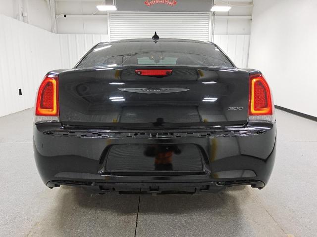  CHRYSLER 300 2022 Czarny