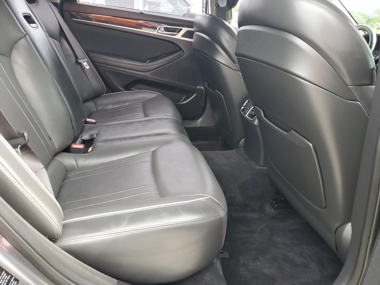 2015 Hyundai Genesis 3.8L VIN: KMHGN4JE7FU045838 Lot: 59280205