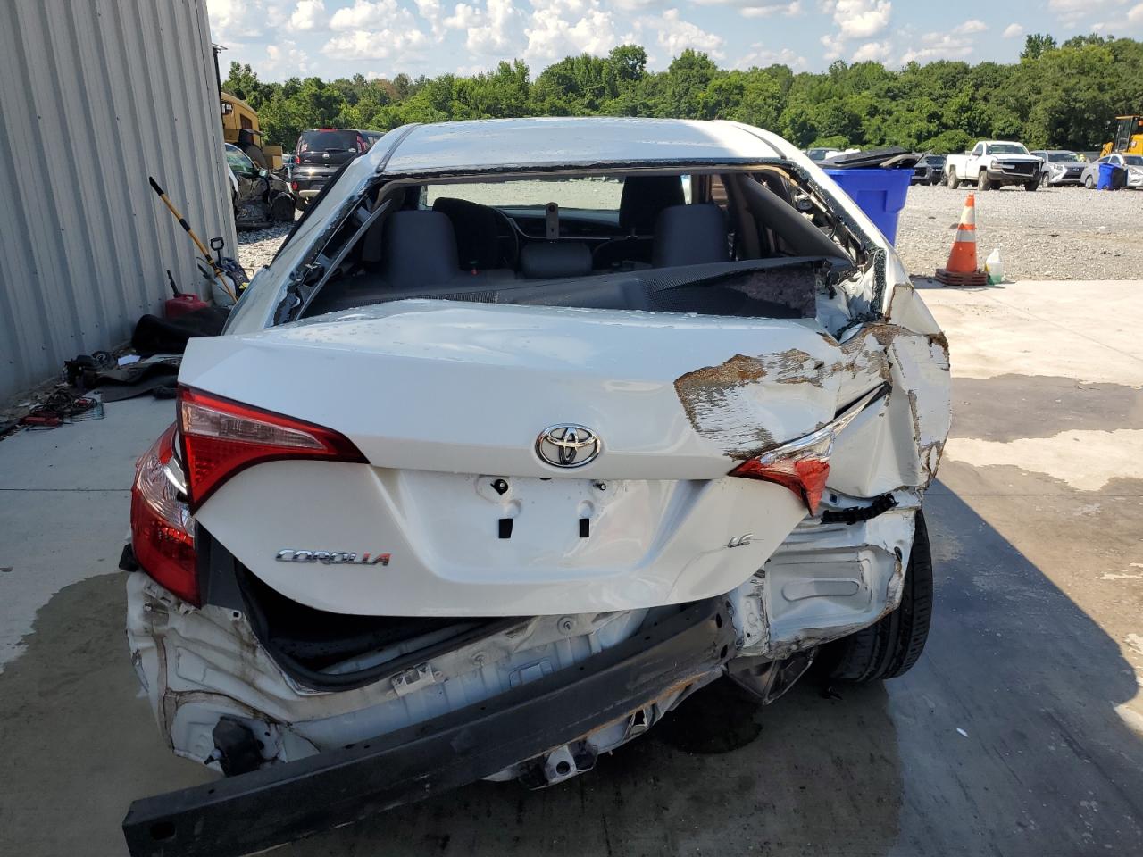 2018 Toyota Corolla L VIN: 5YFBURHE3JP771383 Lot: 62993225