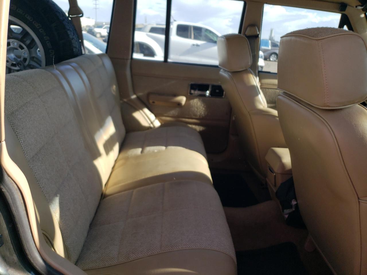 1992 Jeep Cherokee Laredo VIN: 1J4FJ58S5NL231258 Lot: 61576595