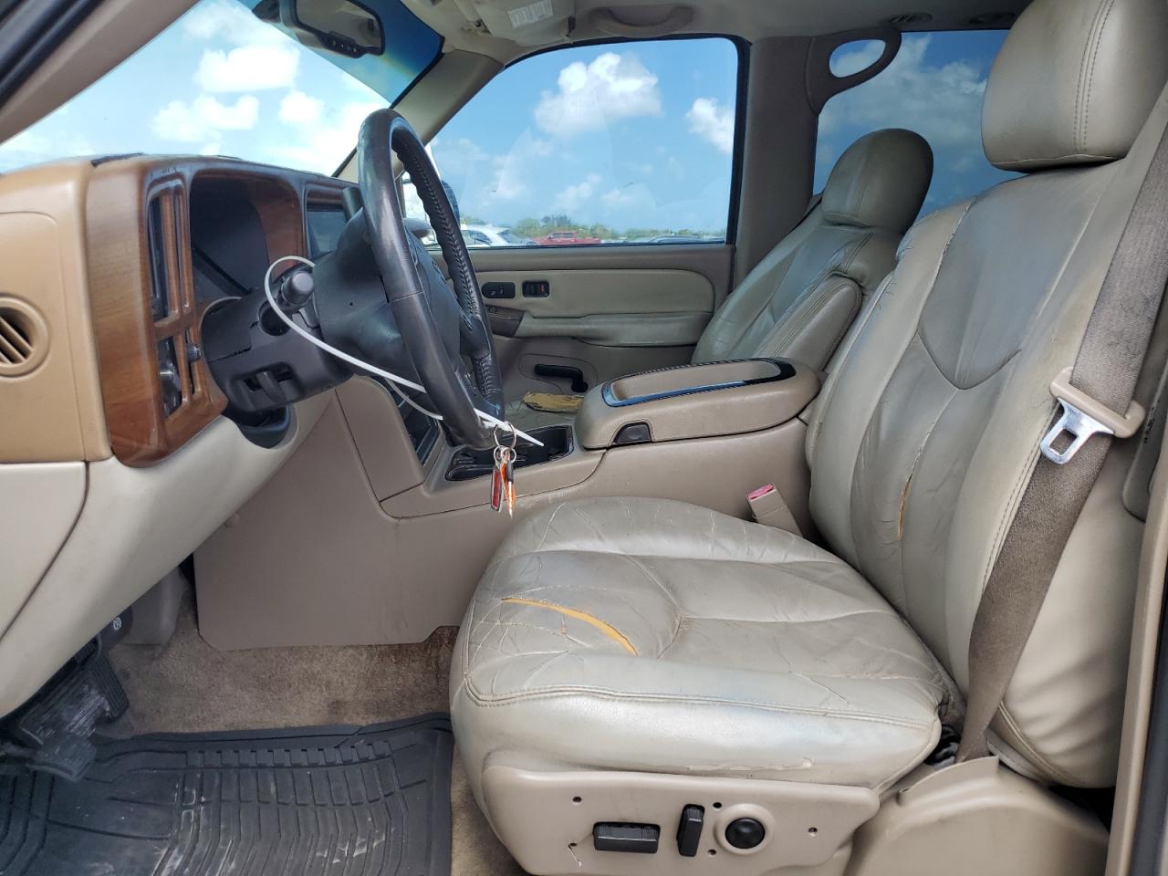 2003 Chevrolet Suburban C1500 VIN: 1GNEC16Z93J261285 Lot: 61180305