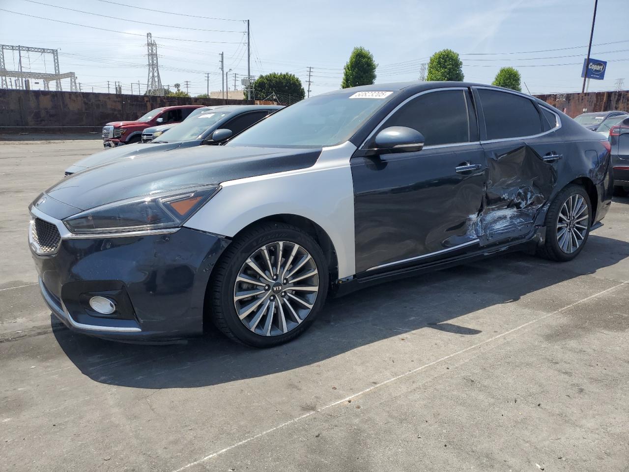 2017 Kia Cadenza Premium for Sale in Wilmington, CA - Side