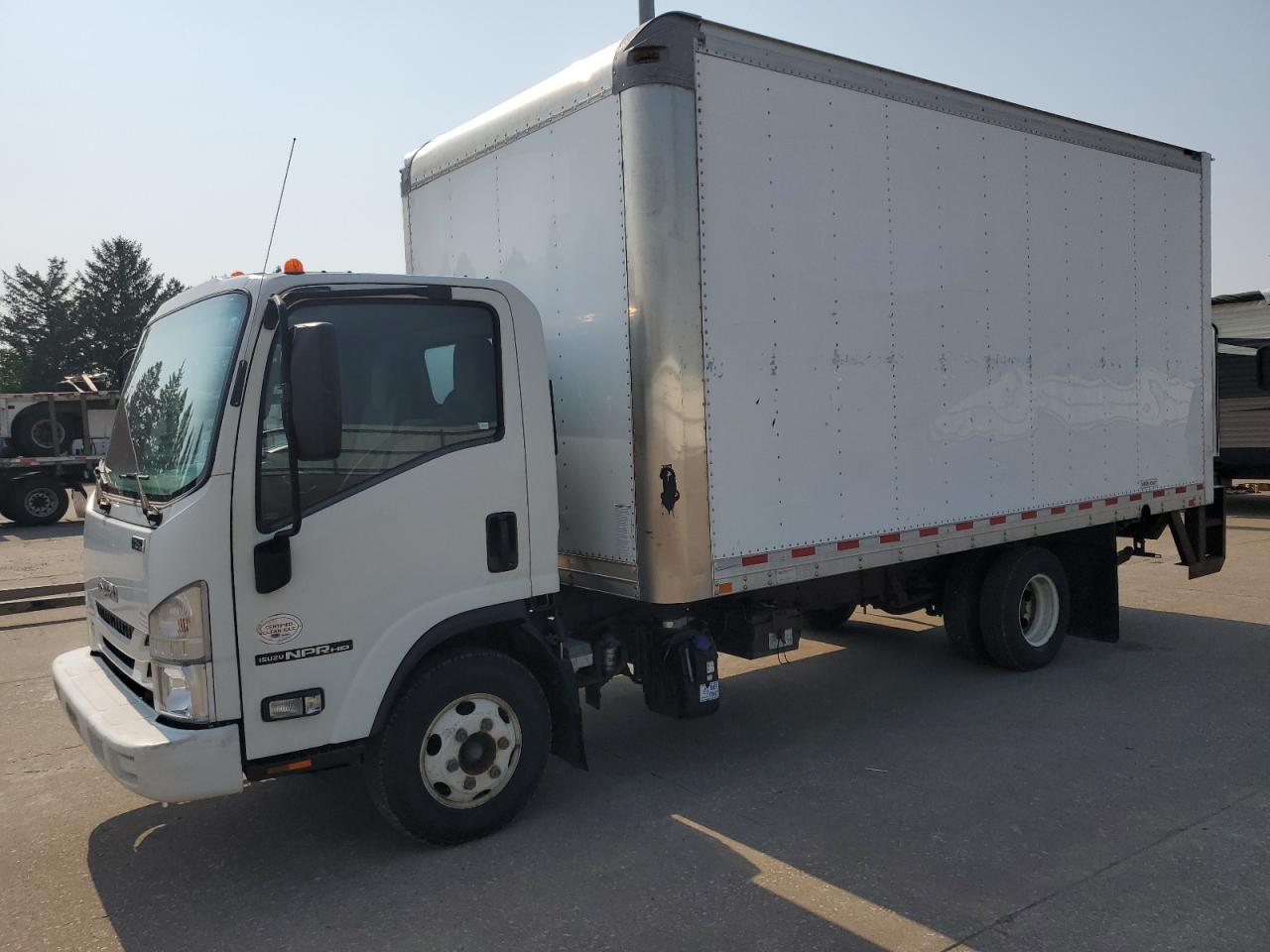 2017 Isuzu Npr Hd zu verkaufen in Eldridge, IA - Normal Wear
