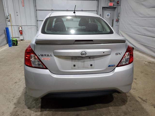  NISSAN VERSA 2016 Серебристый