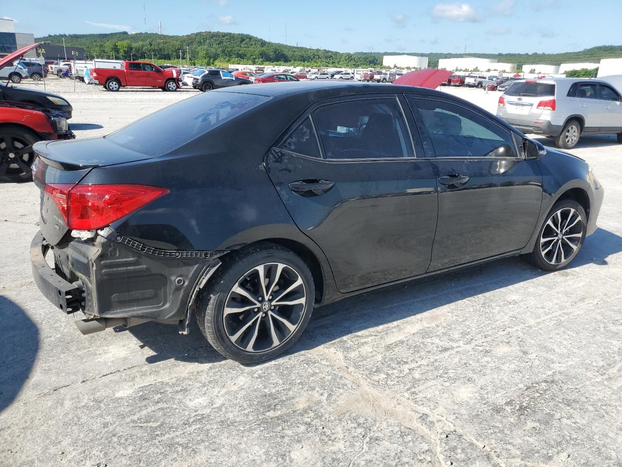 TOYOTA COROLLA 2018 VIN 5YFBURHE8JP777230 photo 3
