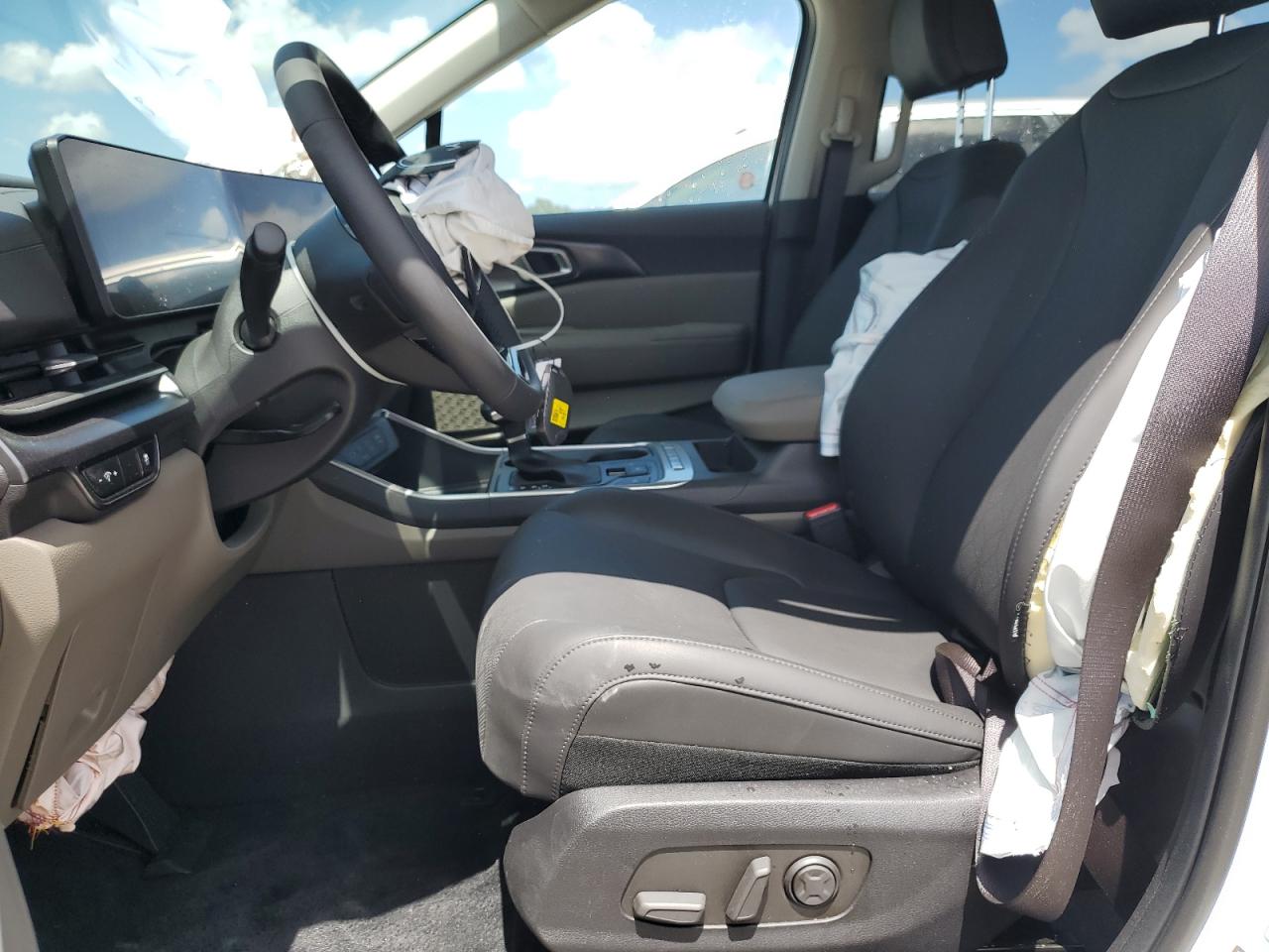 2025 Kia Carnival Lx VIN: KNDNB5K33S6522383 Lot: 61467685