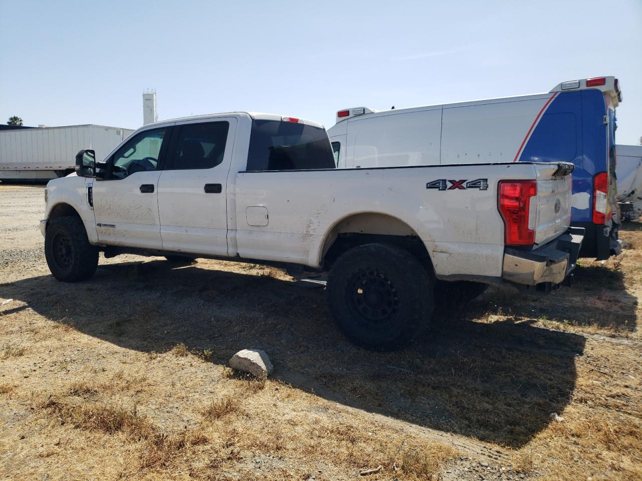 FORD F350 2018 VIN 1FT8W3BTXJEB12805 photo 2