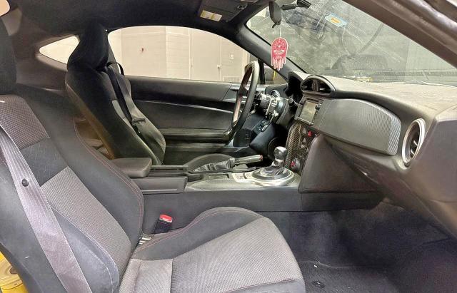 Coupet TOYOTA SCION 2015 Yellow