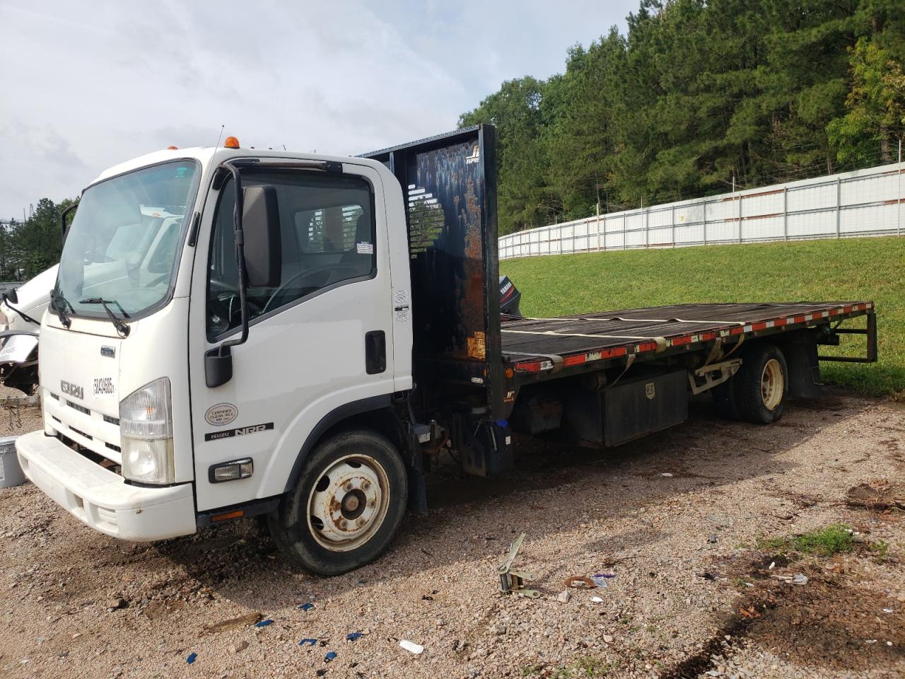 Charles City, VA에서 판매 중인 2014 Isuzu Nrr - Minor Dent/Scratches