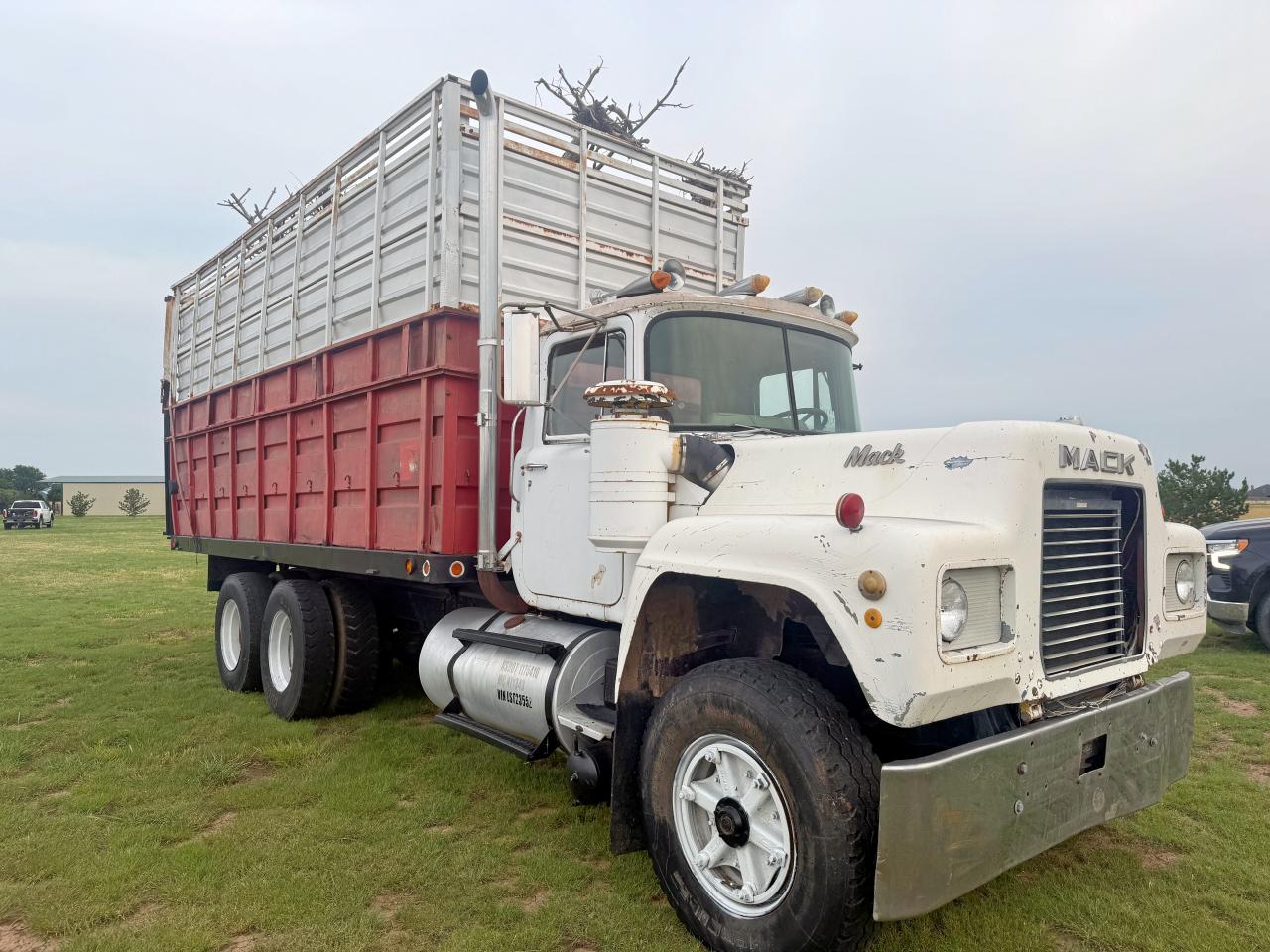 1974 Mack R685 for Sale in Amarillo, TX - Minor Dent/Scratches