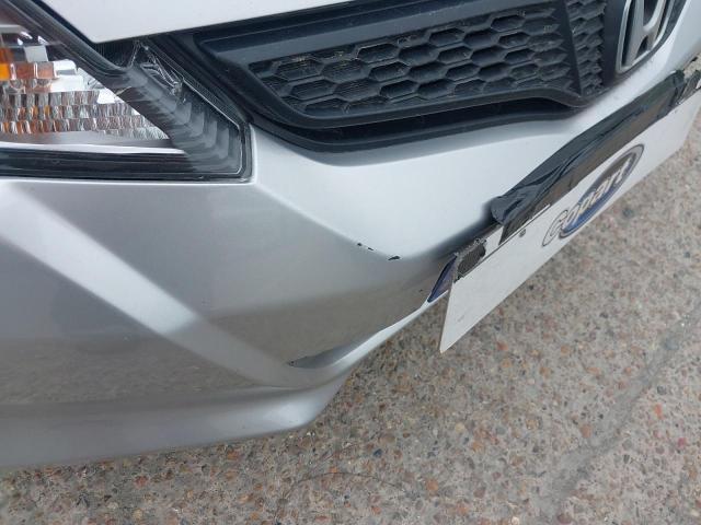 2013 HONDA JAZZ ES +