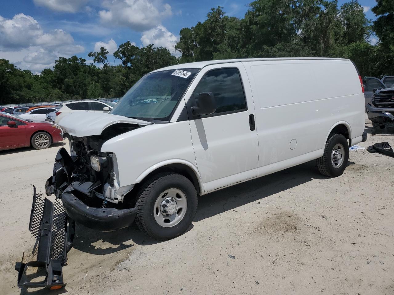 2016 Chevrolet Express G2500 for Sale in Ocala, FL - Front End