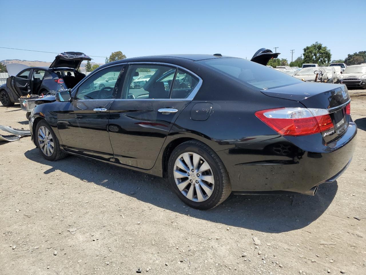 HONDA ACCORD 2013 VIN 1HGCR3F82DA038817 photo 2