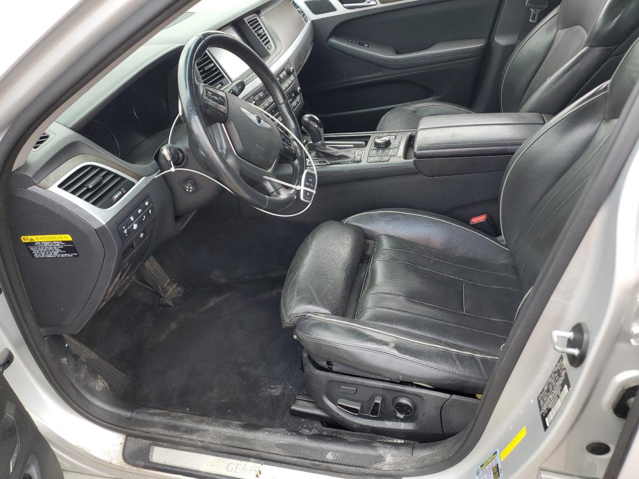 2015 Hyundai Genesis 3.8L VIN: KMHGN4JE3FU038563 Lot: 62429625