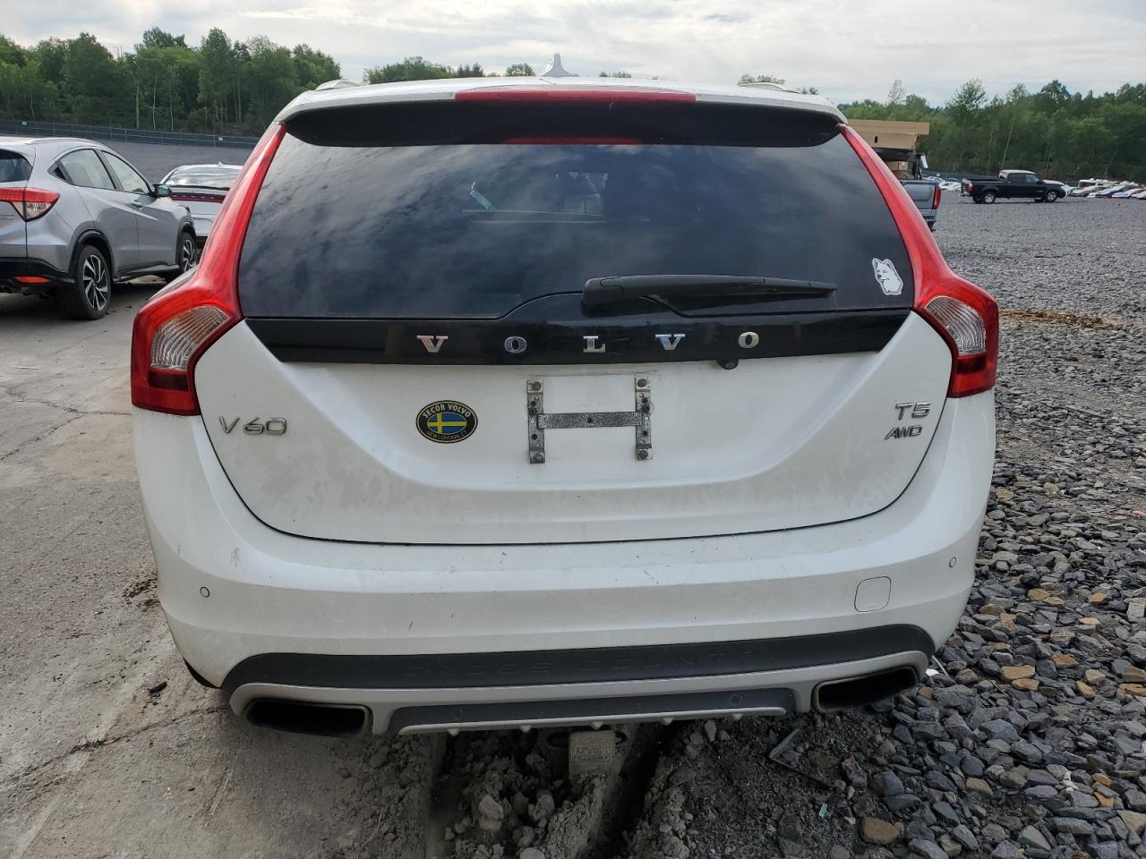 2016 Volvo V60 Cross Country Premier VIN: YV4612HK5G1018472 Lot: 62679965