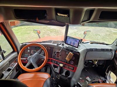 2004 FREIGHTLINER CONVENTIONAL ST112  