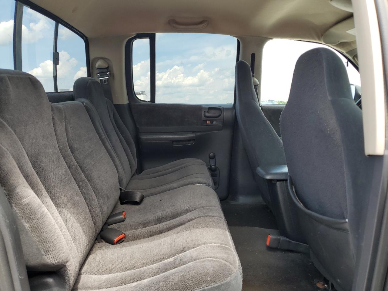 2002 Dodge Dakota Quad Sport VIN: 1B7HG38X22S570932 Lot: 60981405