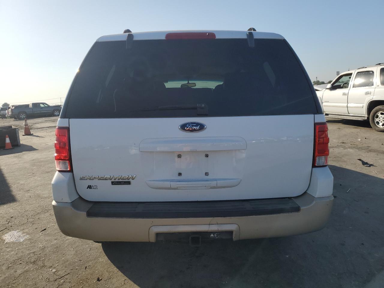 2005 Ford Expedition Eddie Bauer VIN: 1FMPU17595LA03281 Lot: 59534925