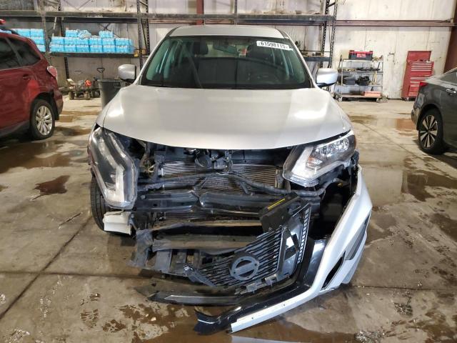  NISSAN ROGUE 2017 Srebrny
