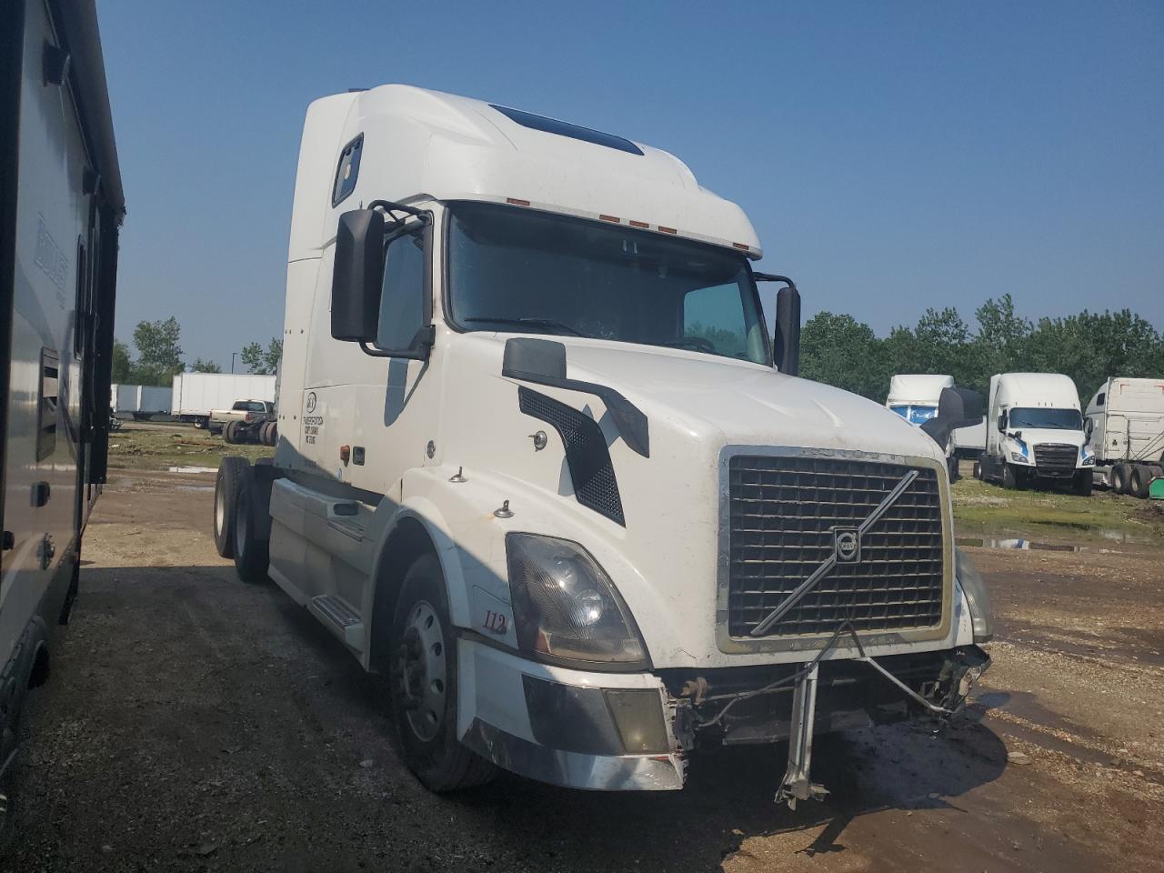 2007 Volvo Vnl Semi Truck na sprzedaż w Elgin, IL - Front End