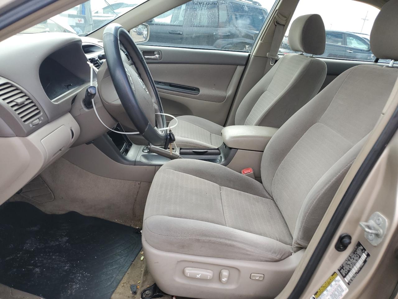 2005 Toyota Camry Le VIN: 4T1BF32K75U094235 Lot: 61254605