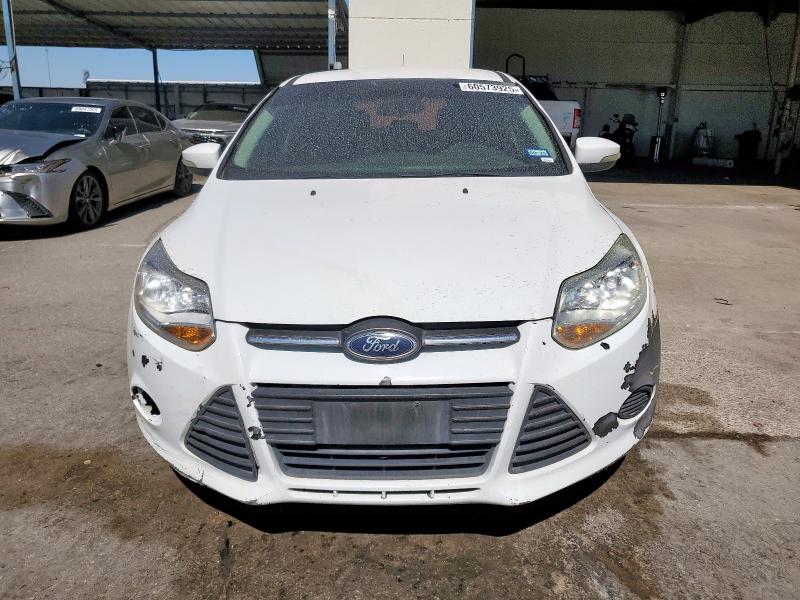 Hatchbacks FORD FOCUS 2013 Biały