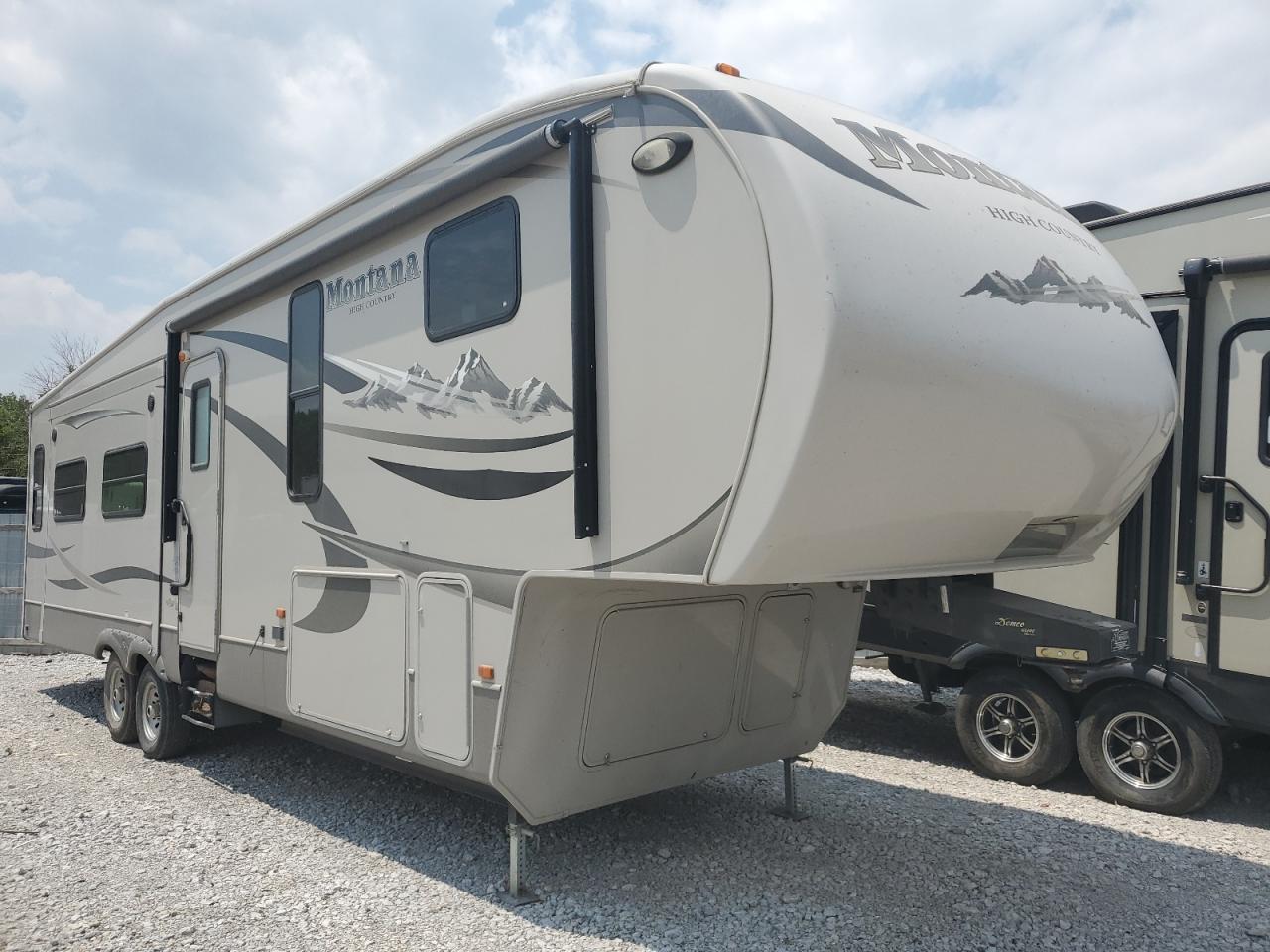 2011 Montana Trvl Trl for Sale in Des Moines, IA - Minor Dent/Scratches