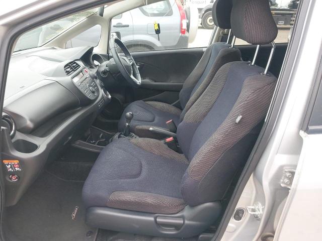 2013 HONDA JAZZ ES +