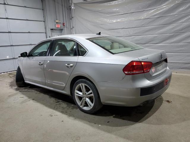 Sedans VOLKSWAGEN PASSAT 2014 Silver