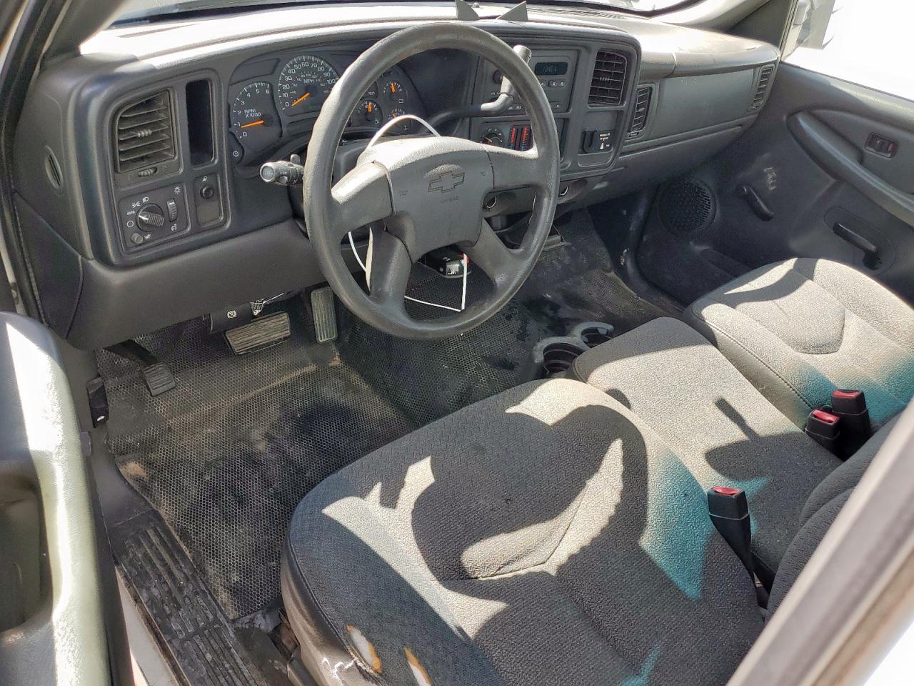 2005 Chevrolet Silverado C2500 Heavy Duty VIN: 1GCHC24U55E302770 Lot: 63054315
