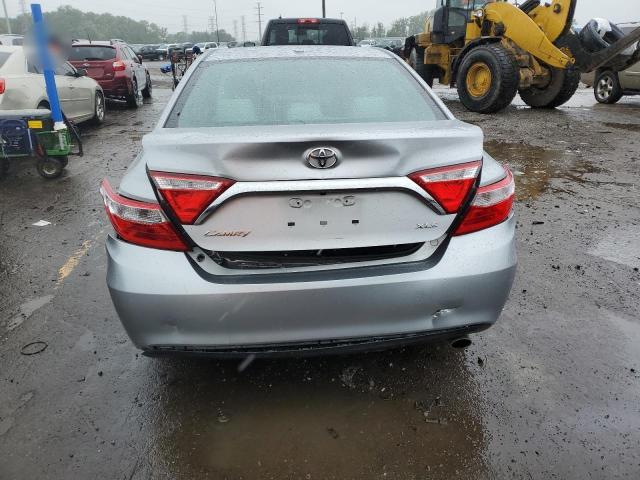  TOYOTA CAMRY 2016 Srebrny