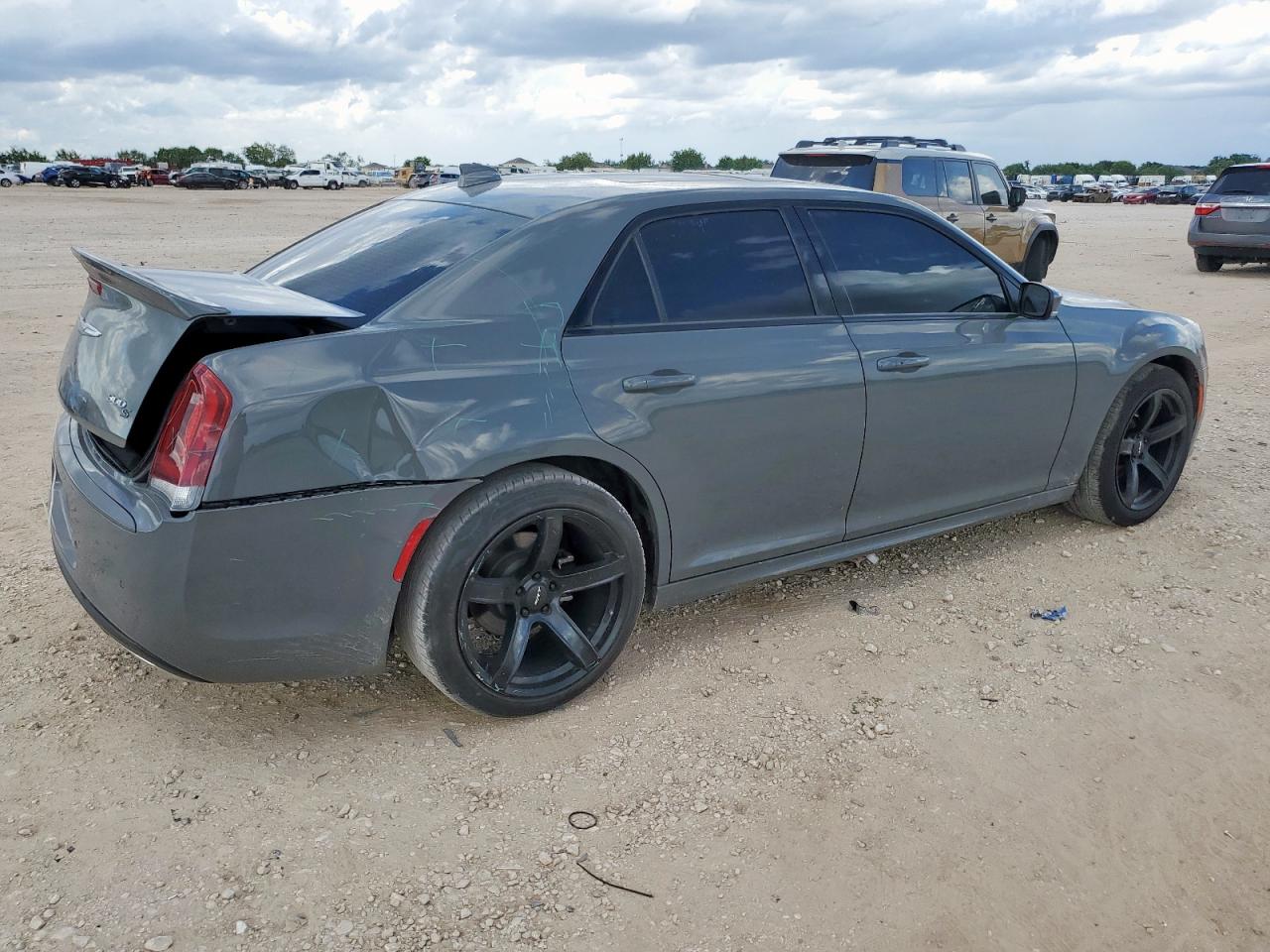 CHRYSLER 300 2018 VIN 2C3CCABG1JH232399 фото 3