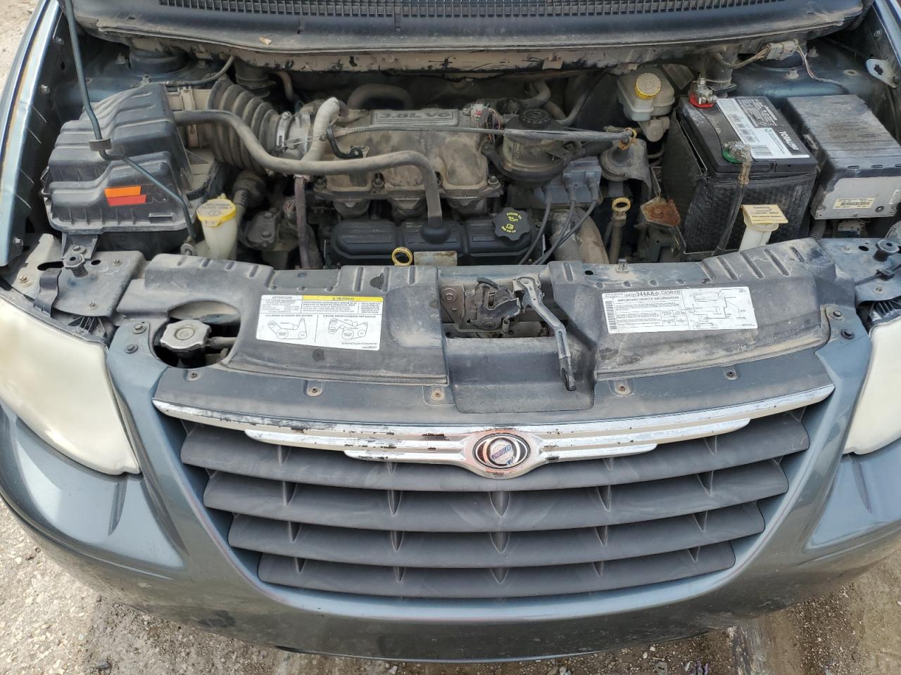 2005 Chrysler Town & Country Touring VIN: 2C4GP54L15R562675 Lot: 60551455