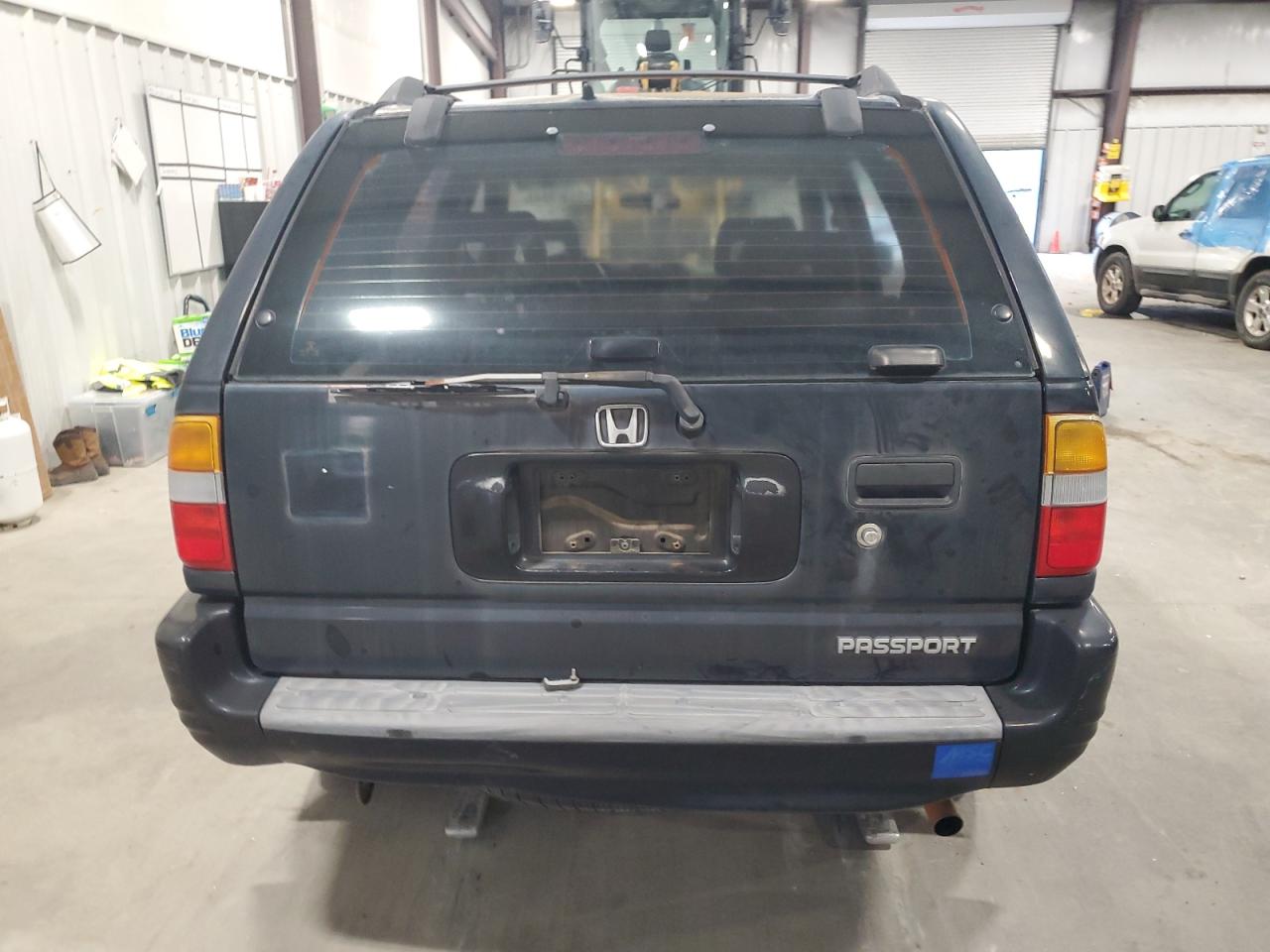 1999 Honda Passport Ex VIN: 4S6CK58WXX4414812 Lot: 61329645