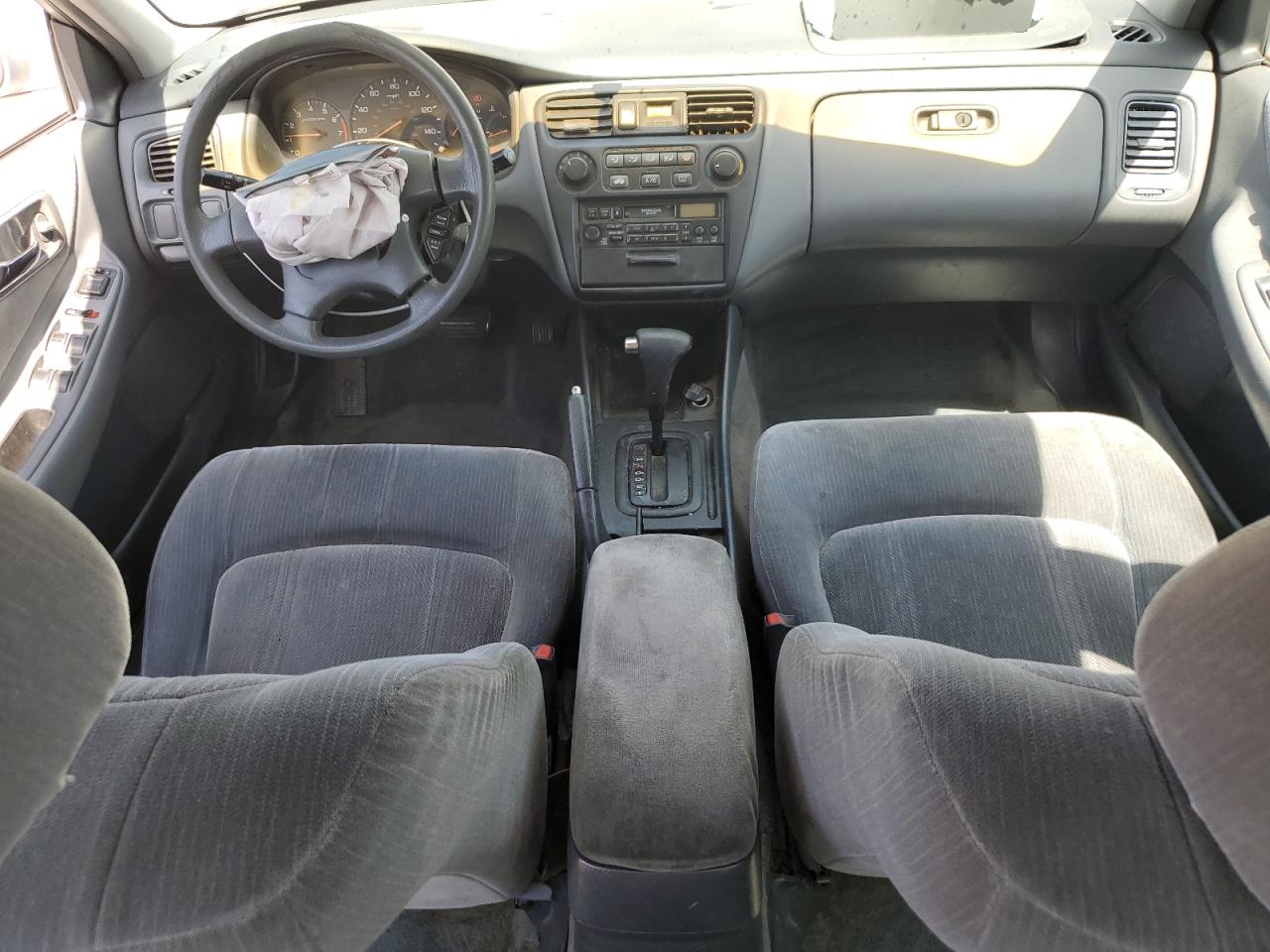 2000 Honda Accord Lx VIN: 1HGCG6656YA131035 Lot: 62531435