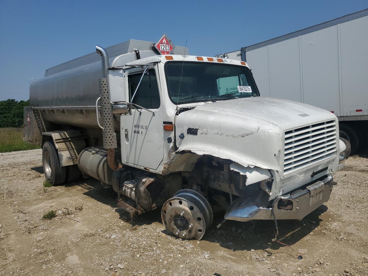 1995 International 4900 Fuel Truck for Sale in Columbia, MO - Front End