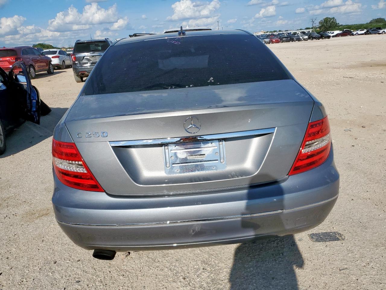 2012 Mercedes-Benz C 250 VIN: WDDGF4HB5CR238555 Lot: 62610685