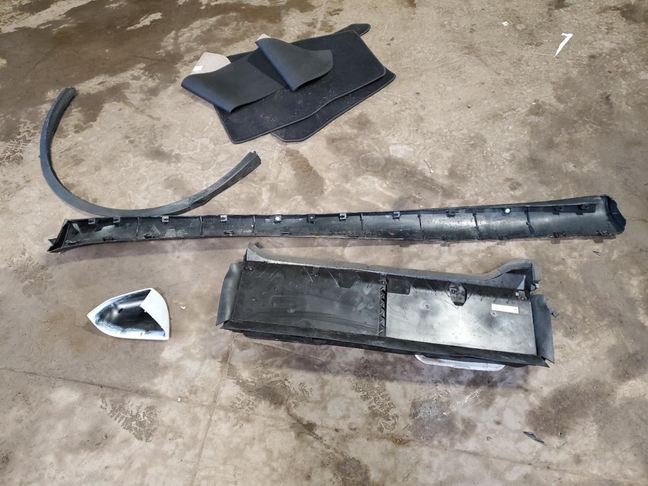 2023 Tesla Model Y VIN: 7SAYGDEE2PA037749 Lot: 59943705